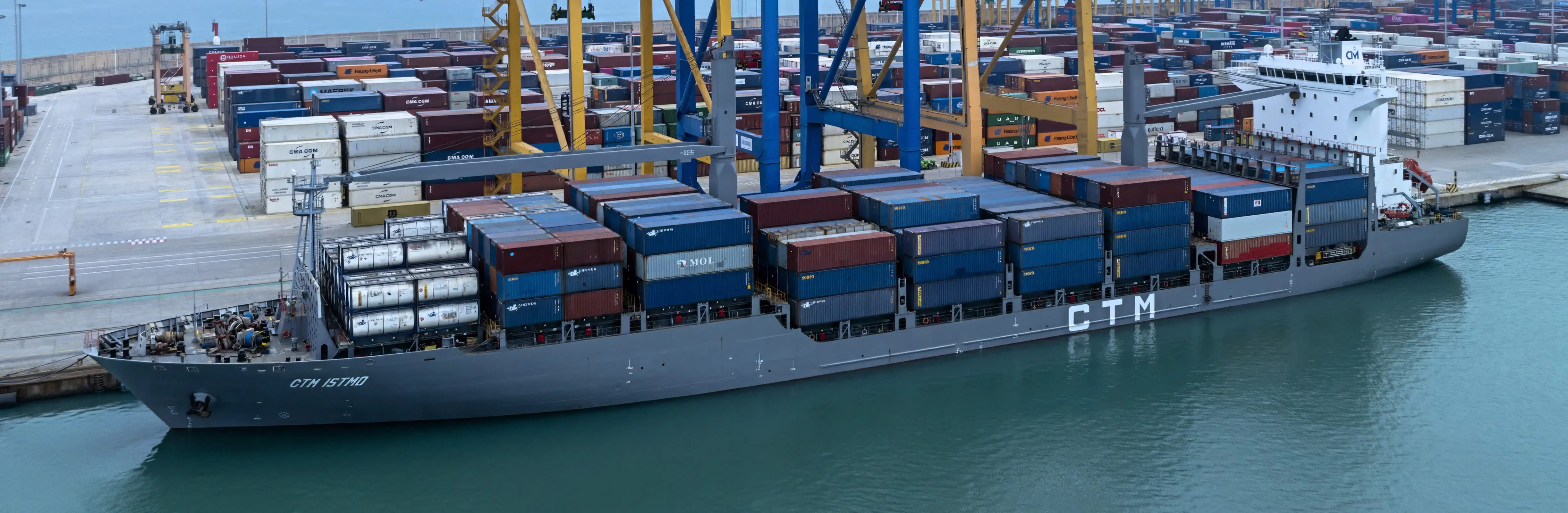 Imagen con barco de carga